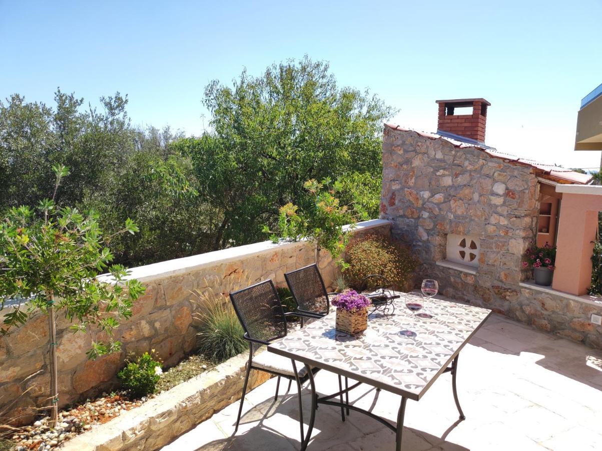 Lovro Luxury With Jacuzzi And Terrace Sea View Apartmán