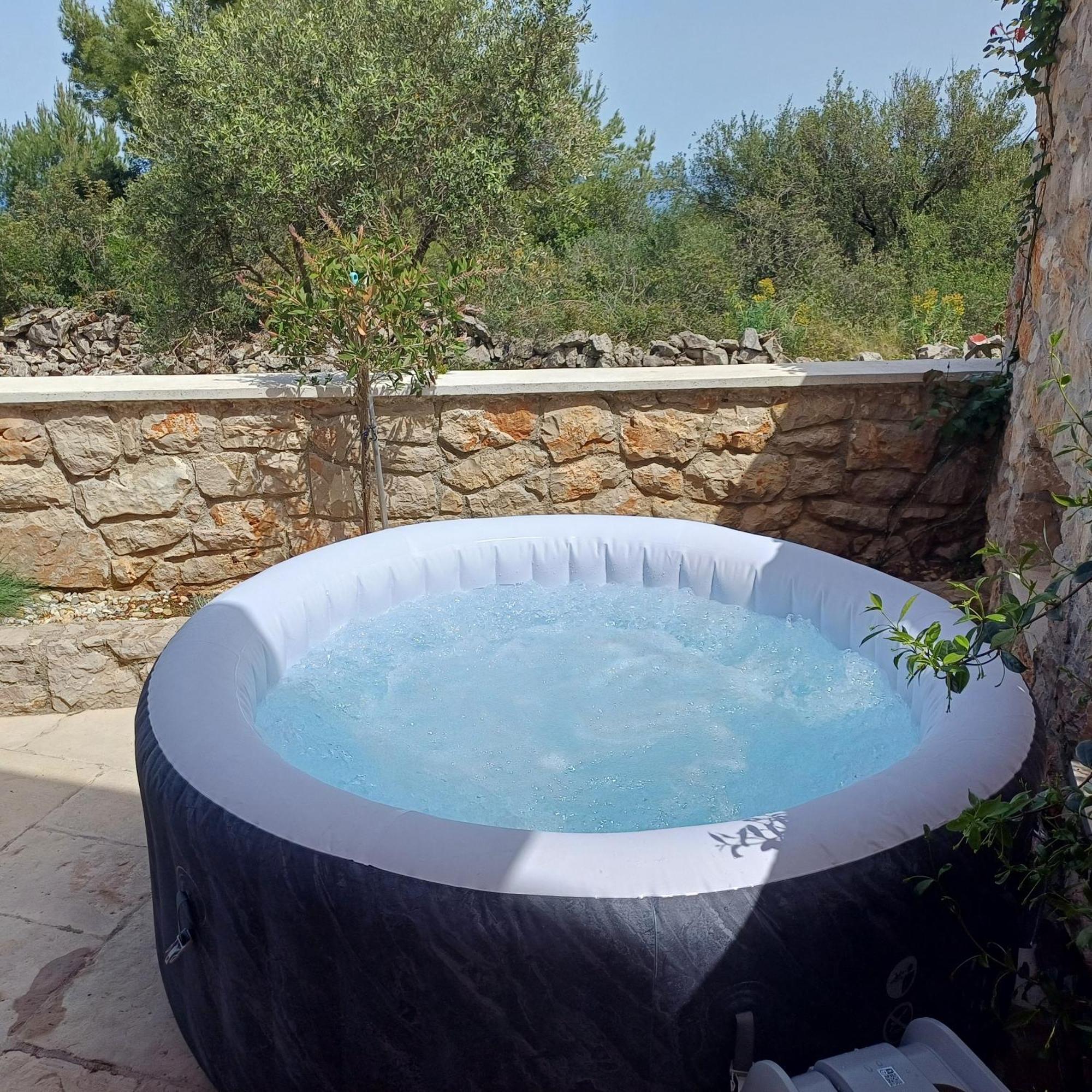 Apartmán Lovro Luxury With Jacuzzi And Terrace Sea View *